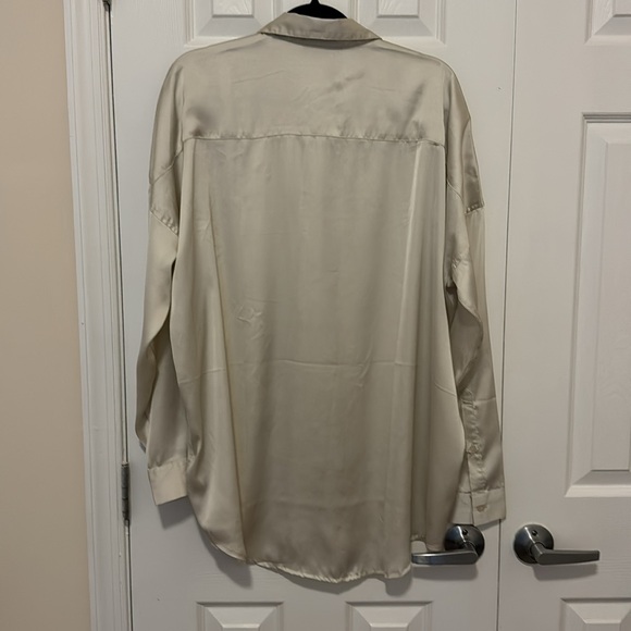 Men’s ASOS Design Oversized Long Sleeve Satin Shirt (S) - Picture 5 of 6